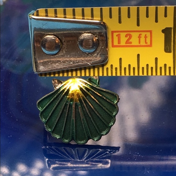 Clamshell Earrings ( Green ) - Picture 7 of 9